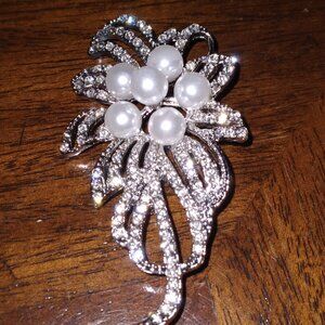 Elegant Alloy Floral Brooch Pin, Made in Europe